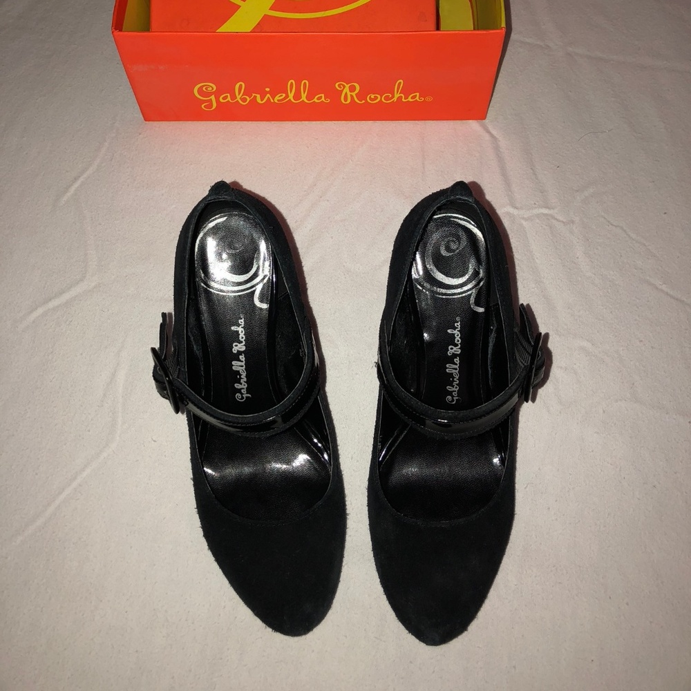 Suede leather pumps in women